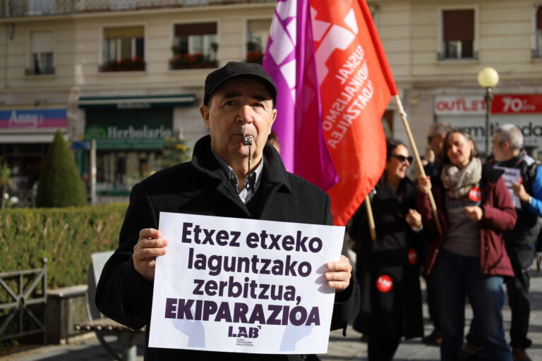 LAB exige la equiparación de las condiciones laborales de las y los trabajadores del sector privatizadas y la publificación del servicio en la primera mesa negociadora del convenio de ayuda a domicilio de Araba