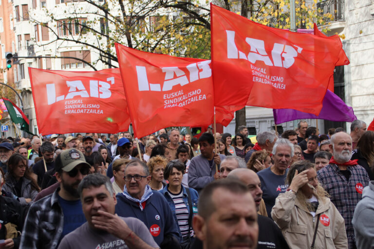 Jaurlaritza eroso dago Madrilen adostutako soldatak bere langileei inposatuta