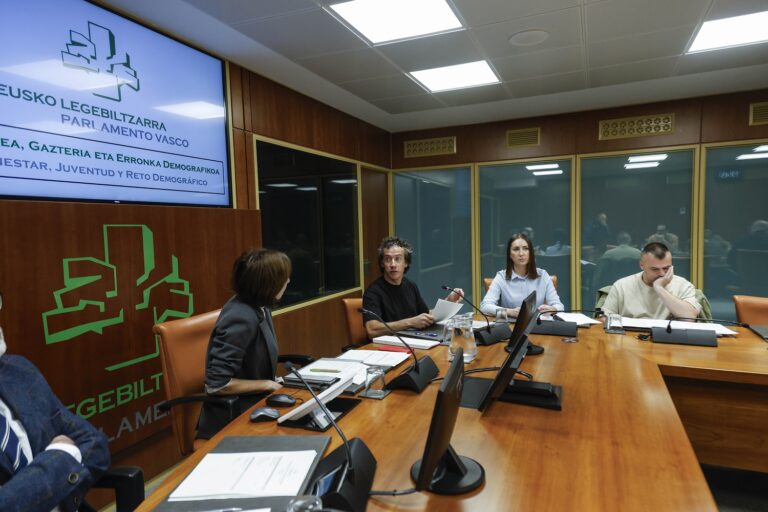 LABek BetiOn telelaguntza zerbitzuaren publifikazioa eskatu du Eusko Legebiltzarrean