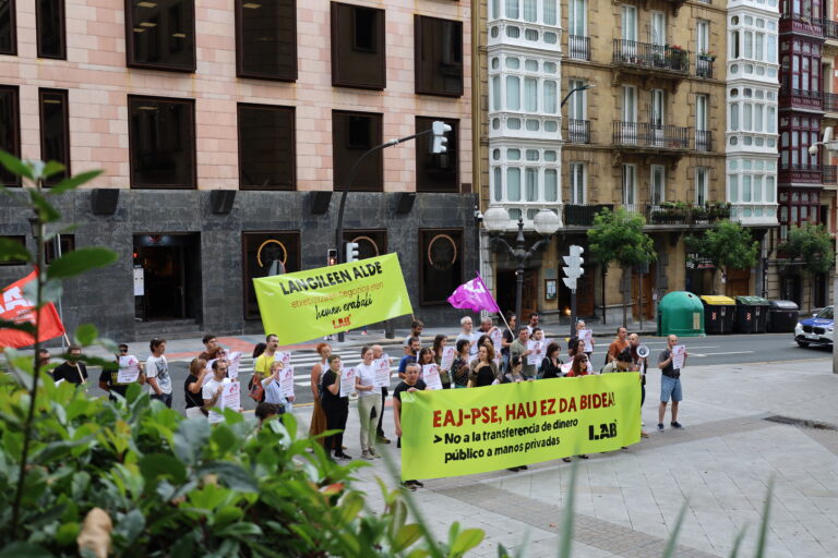 EAJk eta PSEk higiezinen patronalaren neurrira egindako legea salatu du LABek