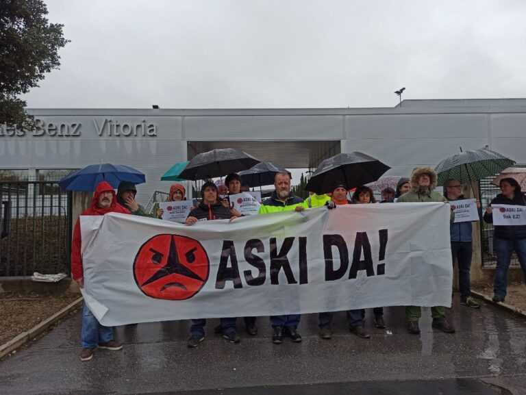 Mercedeseko lantegiko lan-harremanen narriaduraren aurrean: mobilizazioak abian jartzeko deia