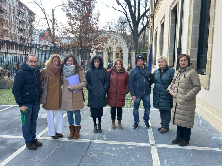 El comité de empresa de la Clínica Asuncion compareció ayer en el Parlamento Vasco