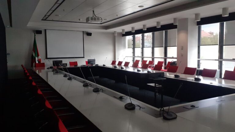 Euskara, erretiroa, soldata eta lan baldintzen inguruan Jaurlaritzak dena esana du aspaldi