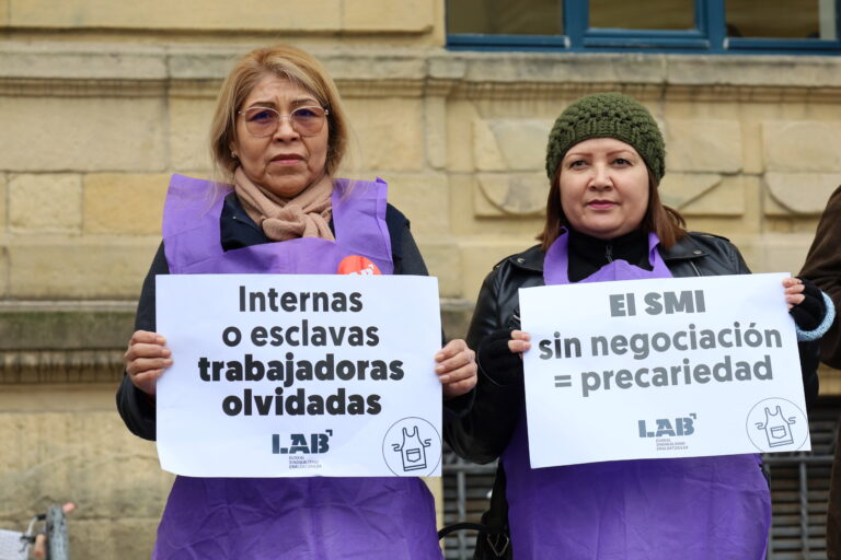 Lan ikuskaritzen aurrean lan baldintza duinak aldarrikatu, eta martxoaren 17ko greba orokorrerako deia egin dute etxeko langileek