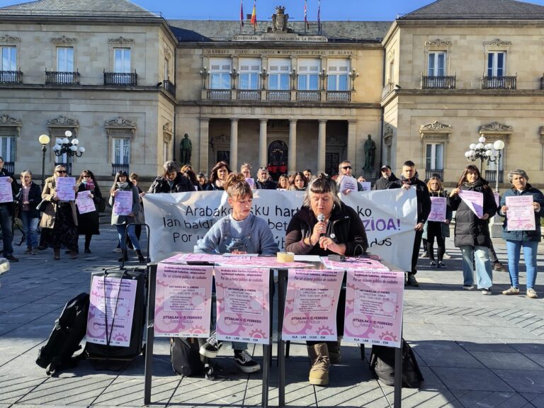 Berriro bildu da Arabako esku-hartze sozialeko sektoreko hitzarmen kolektiboaren mahaia negoziatzailea