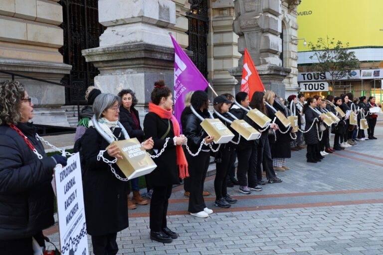 LABek Bilboko etxebizitza komunitarioen barruan lan-esplotazioko sare matxista eta arrazista bat salatzen du