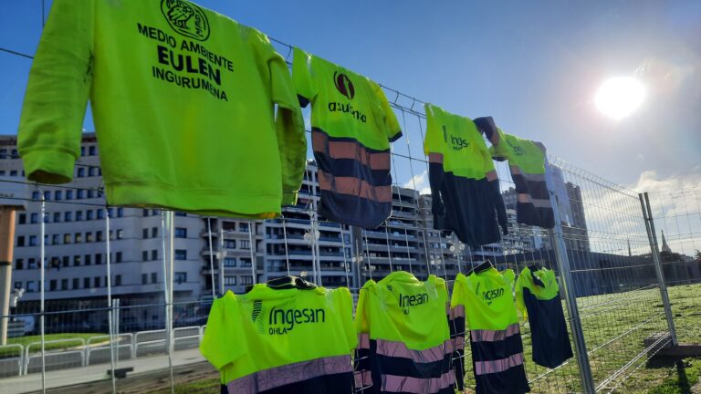 Iruñeko Udalak azpikontrataturiko enpresendako lorezaintzako lehen hitzarmena sinatu da