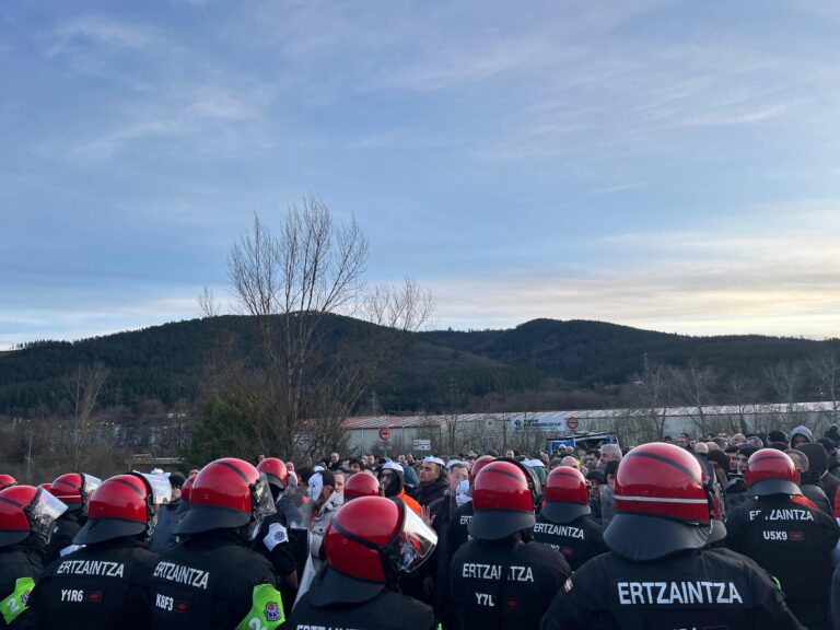 LAB exige la retirada del ERE y llama a la activación de las plantillas