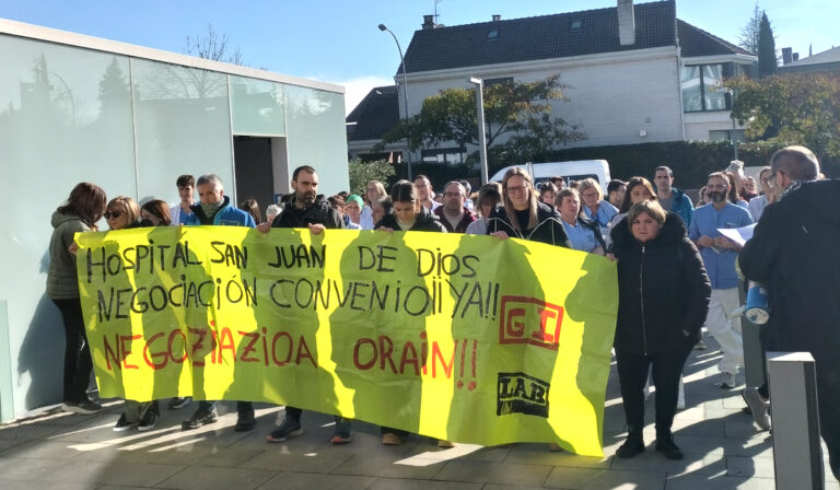 San Juan de Dios Ospitaleko Enpresa Batzordeak aldarrikatu du osasun publiko garden eta kalitatezkoa