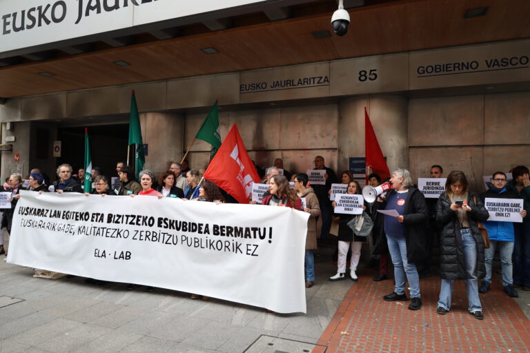 LAB ha reivindicado ante las administraciones públicas que se garantice el derecho a trabajar y vivir en euskera