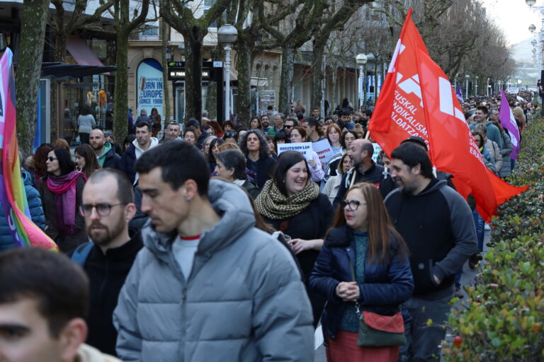 LABek Hezkuntza Sailari eskatzen dio Euskara Zerbitzuaren berrantolaketaren etorkizuna langileokin adosteko eta aldabakartasunarekin bukatzeko