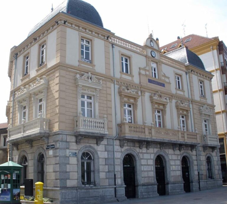 LABek Santurtziko Udaleko langileen kudeaketan eredu opakoa eta klientelarra dagoela salatu du