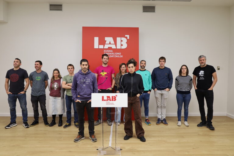 Hezkuntza Sailak ez ditu behar diren urratsak ematen irakaskuntza publikoa euskalduntzeko