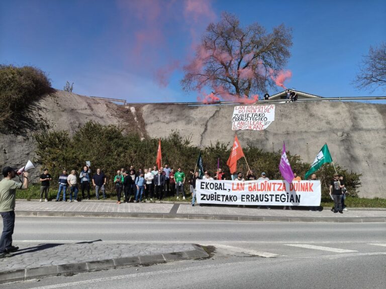 Zubietako Erraustegiko langileen lehenengo lanuztea eta manifestazioa