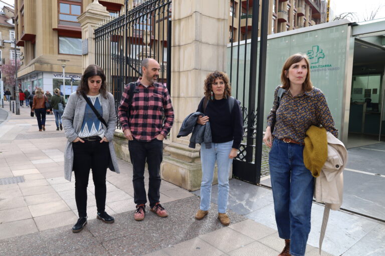 LAB, ELA, STEILAS, HIRU eta ETXALDEk alderdiei eskatzen diete gutxieneko soldata propioa lortzeko urrats eraginkorrak eman ditzaten