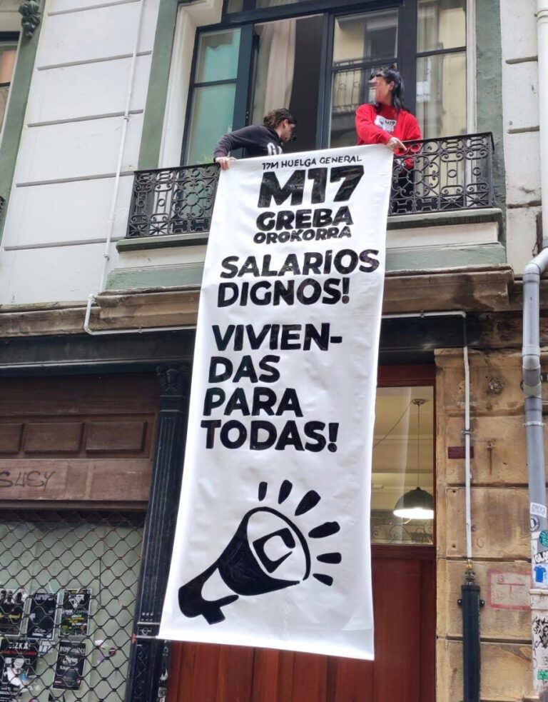 Bilboko Alde Zaharreko greba komiteak etxebizitza turistiko bat berreskuratu du espekulazio inmobiliarioa salatzeko