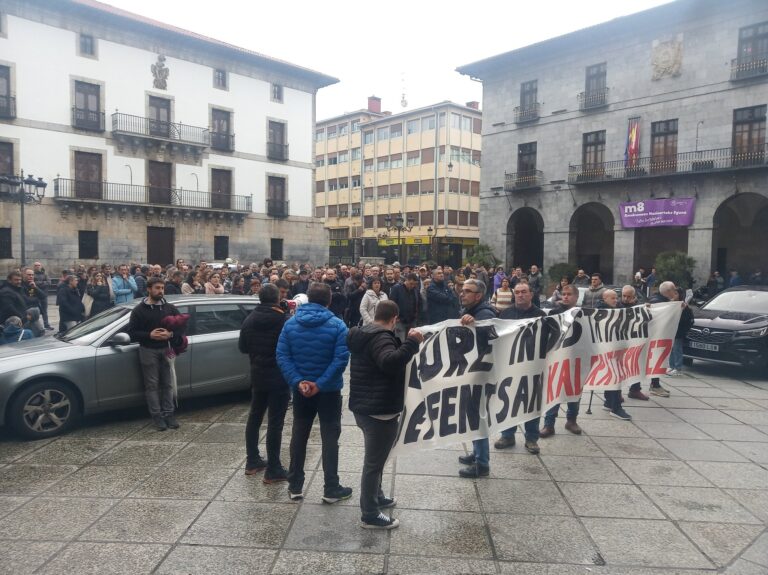 SIDENORen lanpostuen defentsan eta negoziazioaren alde borrokan jarraituko dute langileek