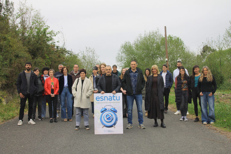 LAB participará en la dinámica Esnatu de UEMA y asume compromisos para mejorar la situación del euskera