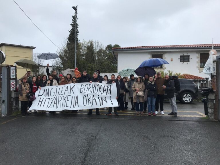 San Juan de Dios ospitaleko langileak borrokan, hitzarmen duin baten alde