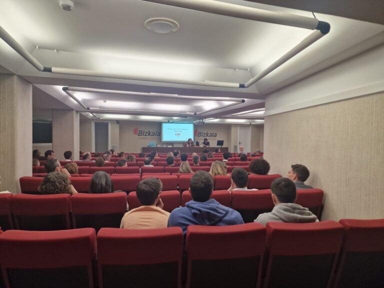 Bizkaiko Foru Aldundiko langileek ezezkoa eman diote foru erakundearen eta ELA, UGT eta CCOO sindikatuen artean negoziatutako telelanaren proposamenari