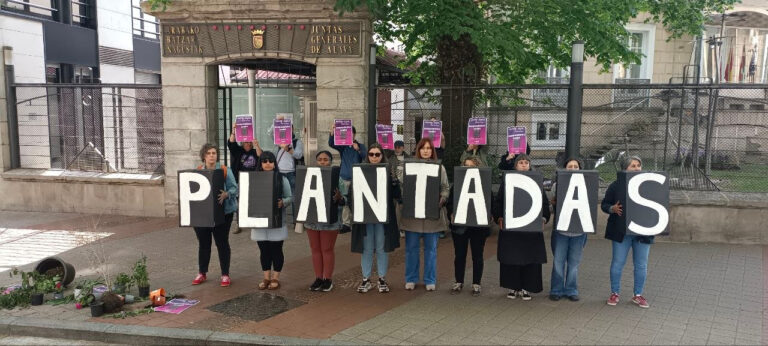 LABek Arabako adingabeen eta emakumeen* babes-sarean murrizketak salatu ditu eta Urtarani erakundeen utzikeria eteteko exijitu dio