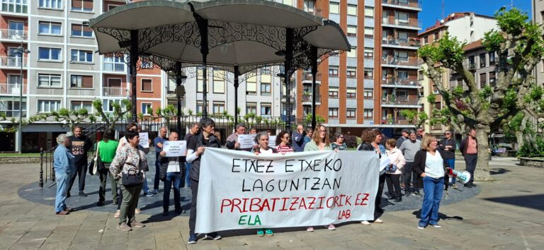 Erandioko Udaleko langileak mobilizatu egin dira gaur, Erandioko udalak hasi asmo duen etxez- etxeko laguntzaren pribatizazioaren aurka
