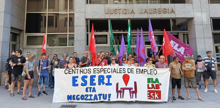 Las y los trabajadores de los centros especiales de empleo denuncian el bloqueo de la negociación y exigen un acuerdo propio para la CAV, alejado de las imposiciones del convenio estatal