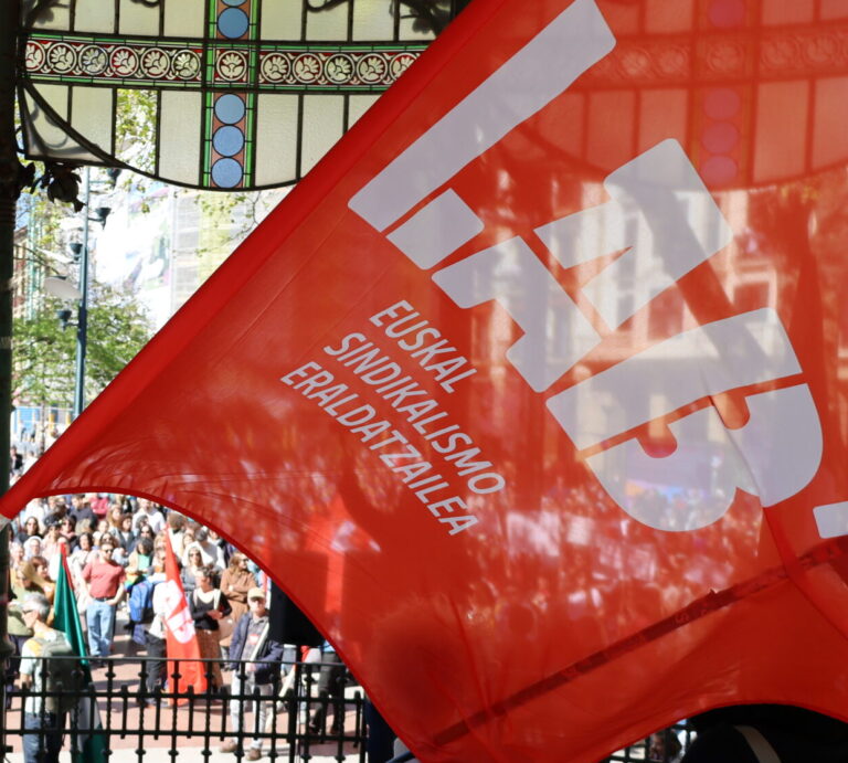 El Gobierno Vasco improvisa ante los problemas de los servicios públicos y los retos a largo plazo se los deja a Madrid