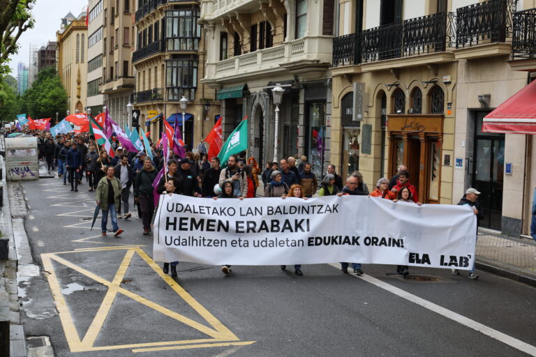 La huelga convocada en los ayuntamientos de la CAV cierra muchos consistorios y servicios