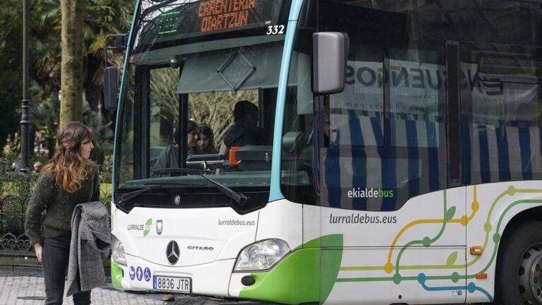 Ekialdebusen zerbitzu duina eta langileon osasuna lehentasun izan behar dira
