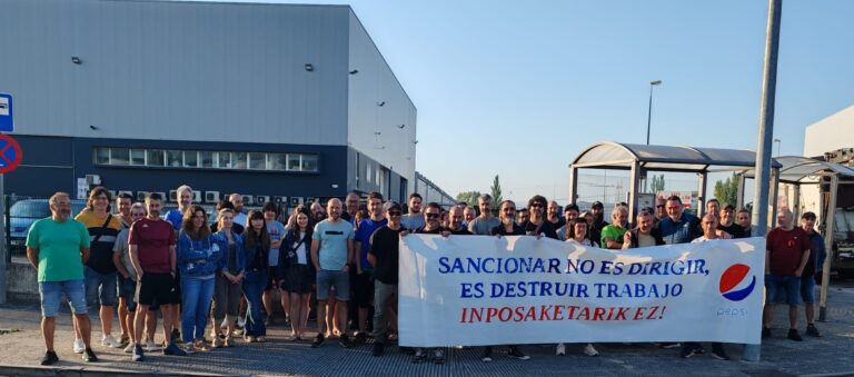 Seguimiento masivo de la huelga en la planta embotelladora de PEPSICO de Etxebarri-Ibiña
