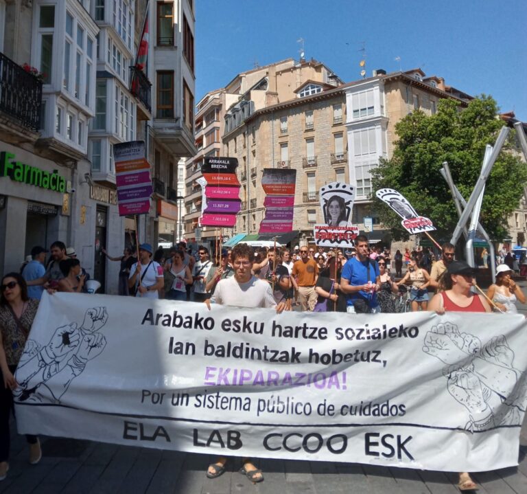 Los y las trabajadoras de intervención social de Araba interpelan directamente a la diputación para resolver el conflicto por el cuarto convenio colectivo del sector