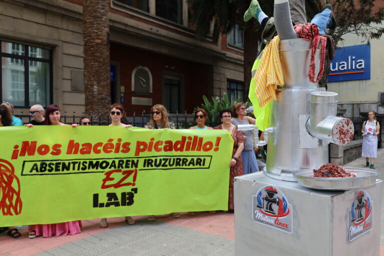 Recordamos que las bajas laborales no son absentismo y que lo que quiere la patronal es hacer picadillo a los y las trabajadoras