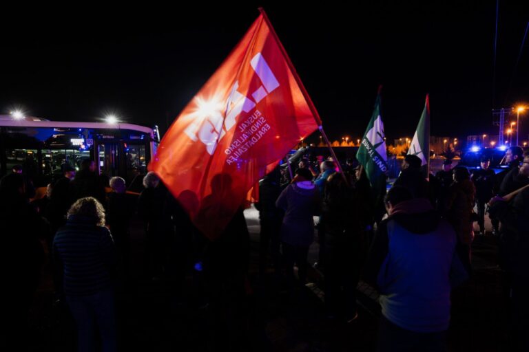 Arrakalen egonkortzea eta industriaren suntsipena; egungo bizitzaren prekarizazioa