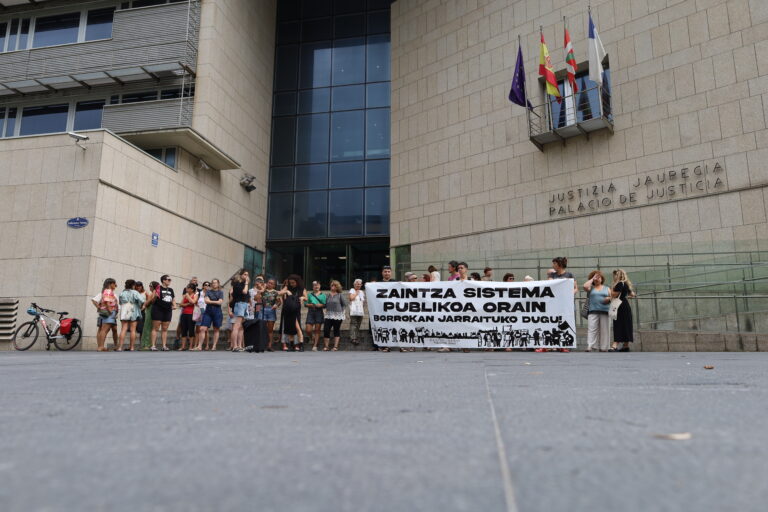Concentración en solidaridad con las compañeras juzgadas a raíz de su participación en la Huelga Feminista General