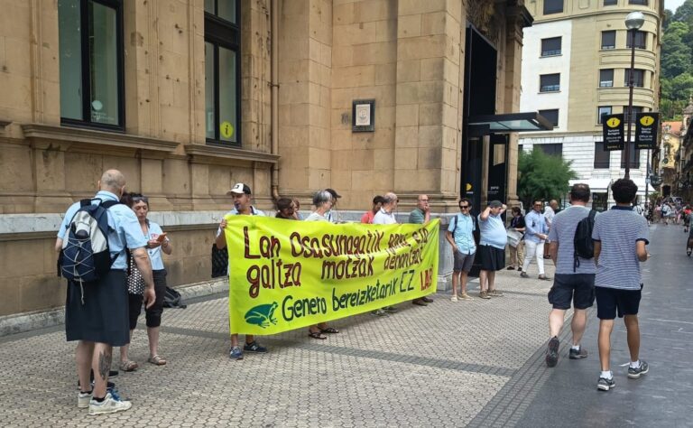 Por salud laboral, faldas y pantalones cortos para todos y todas