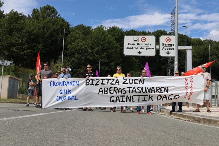 Los trabajadores y las trabajadoras de la incineradora de Zubieta se movilizan para exigir que se garantice la salud laboral y lograr un pacto adecuado a su trabajo