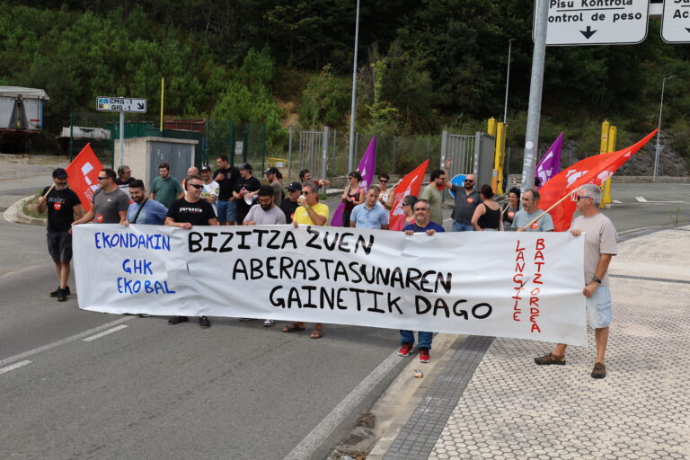 Zubietako erraustegiko langileak mobilizatu egin dira lan osasuna berma dadila eskatu eta beren lanari egokituriko ituna exijitzeko