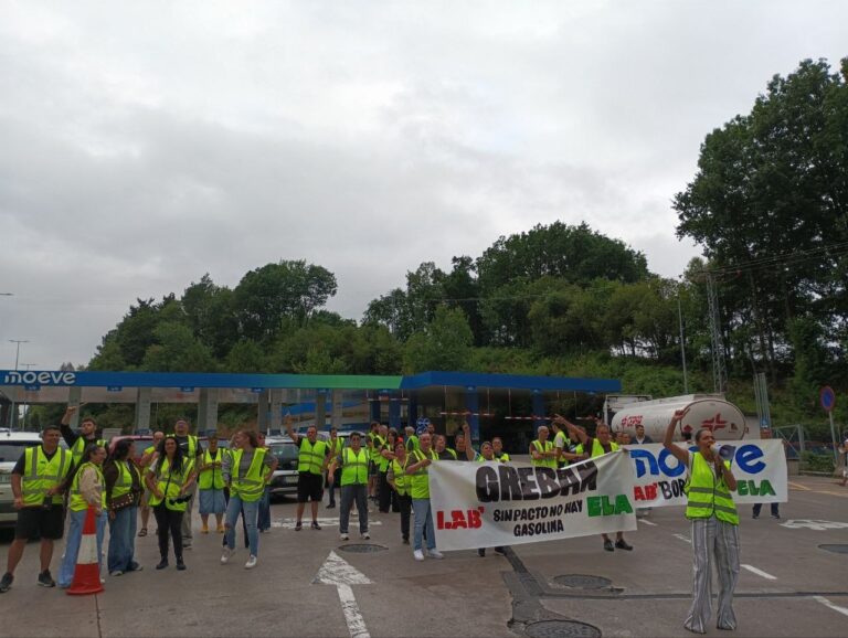 Los y las trabajadoras de las gasolineras de Moeve en Gipuzkoa irán a la huelga del 14 al 16 de agosto por la mejora de sus condiciones laborales