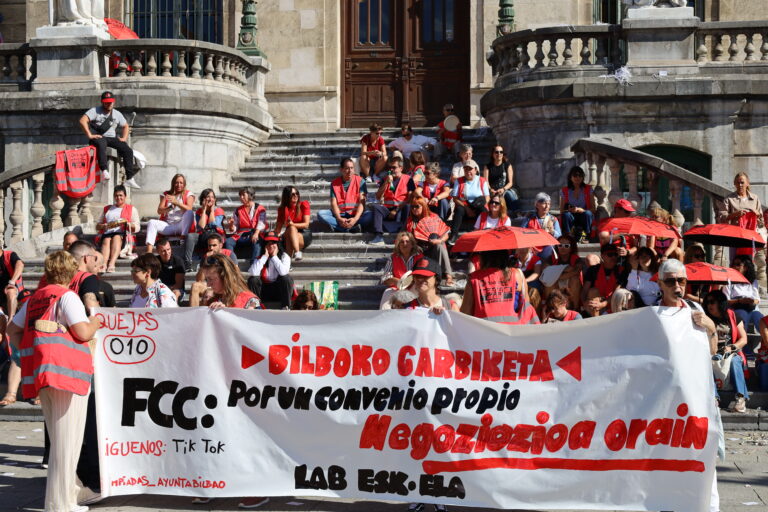 Las trabajadoras subcontratadas de limpieza de edificios del Ayuntamiento de Bilbao inician un nuevo ciclo de huelga