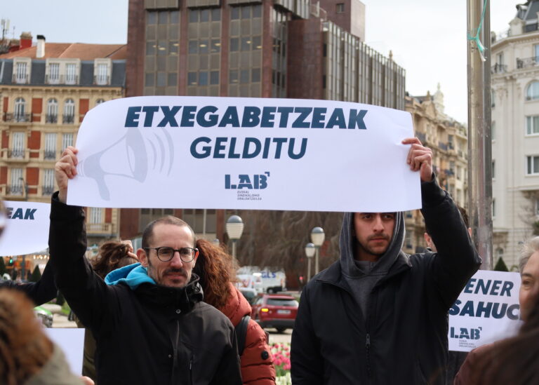 Etxebizitza politika okerren eta utzikeriaren ondorioa da Gasteizko etxegabetzea