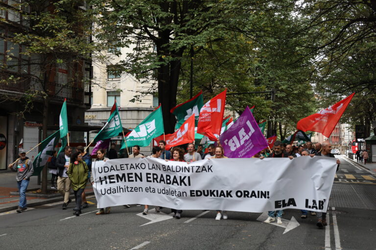 EAEko udal sektoreko greba eguna arrakastatsua izan da eta langileek argi eta garbi adierazi diote EUDELi negoziazioaren blokeoa ez dutela onartuko