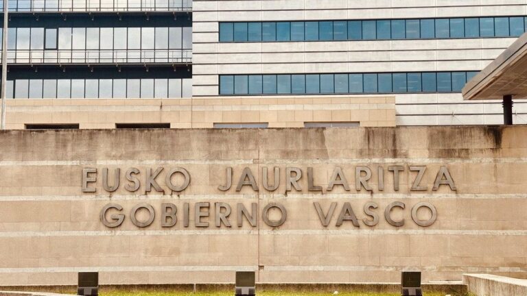 El Gobierno Vasco vuelve a imponer el contrato de relevo en las administraciones con recortes y sin acuerdo